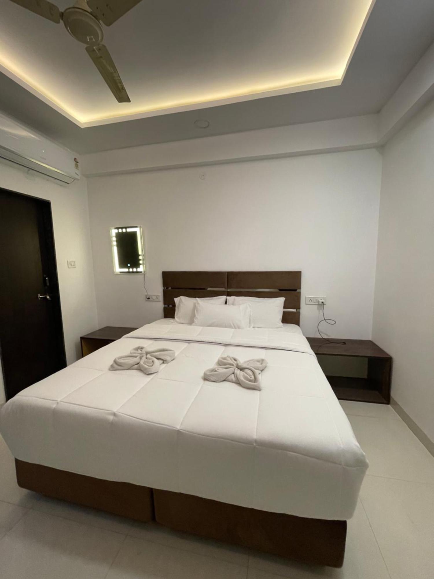 Hotel Kiwi Inn Vijaynagar Scheme 78 Индаур Экстерьер фото
