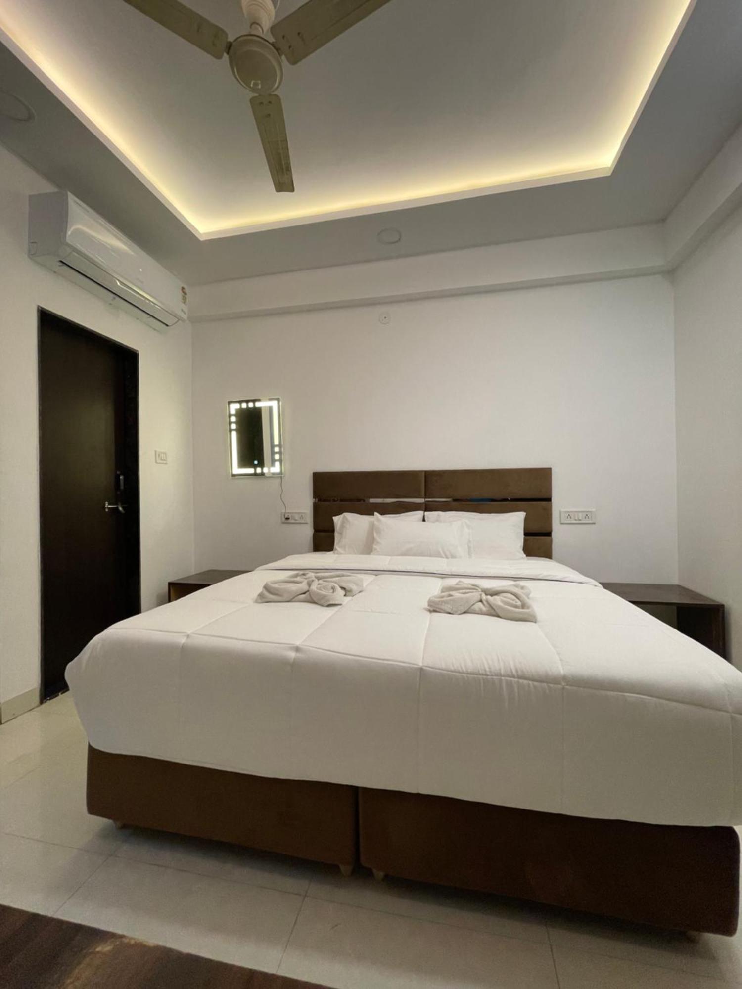 Hotel Kiwi Inn Vijaynagar Scheme 78 Индаур Экстерьер фото