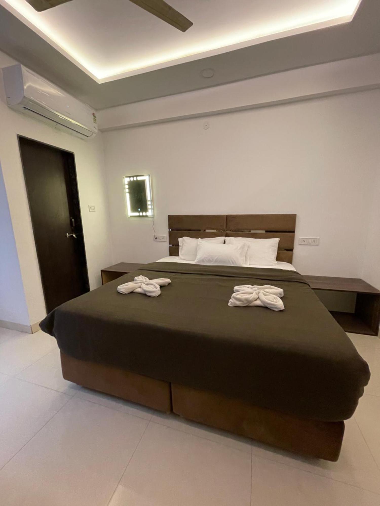 Hotel Kiwi Inn Vijaynagar Scheme 78 Индаур Экстерьер фото