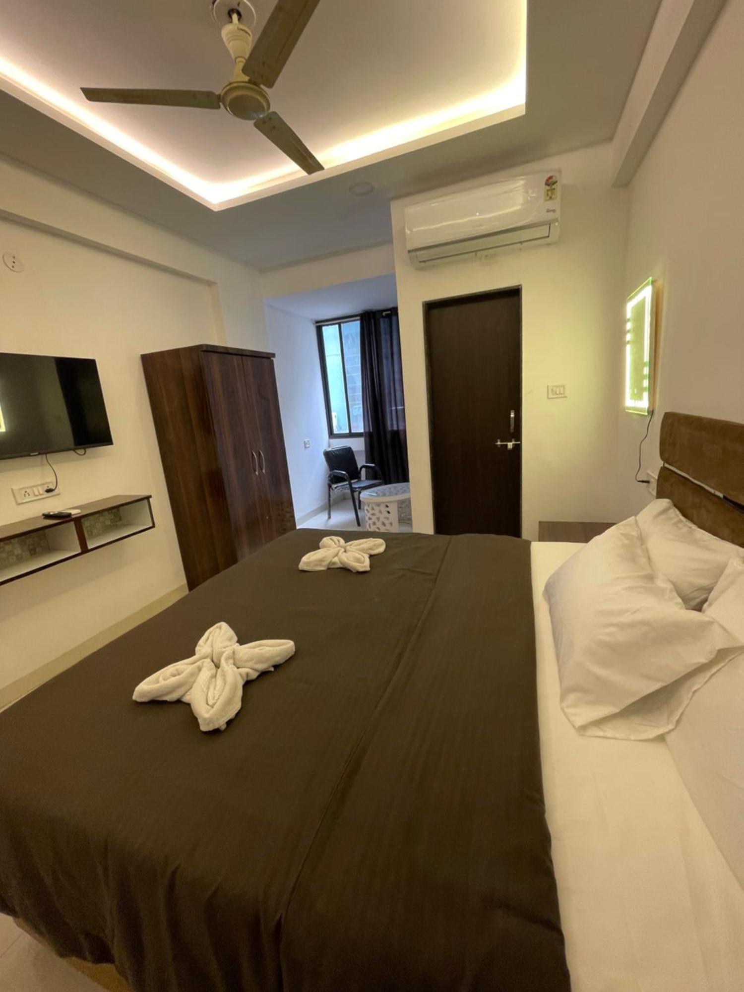 Hotel Kiwi Inn Vijaynagar Scheme 78 Индаур Экстерьер фото