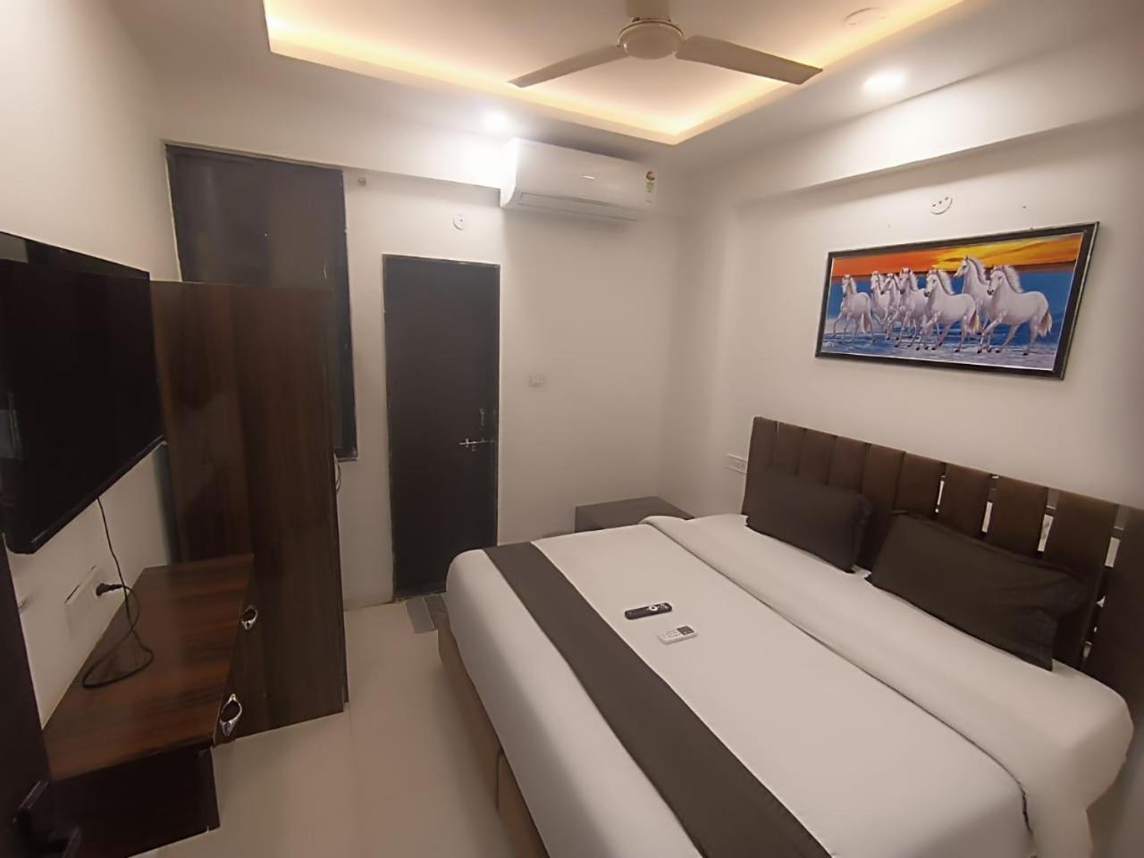 Hotel Kiwi Inn Vijaynagar Scheme 78 Индаур Экстерьер фото