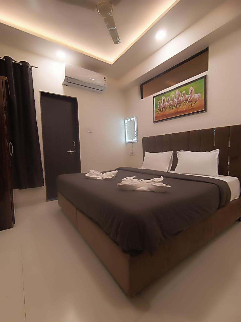 Hotel Kiwi Inn Vijaynagar Scheme 78 Индаур Экстерьер фото